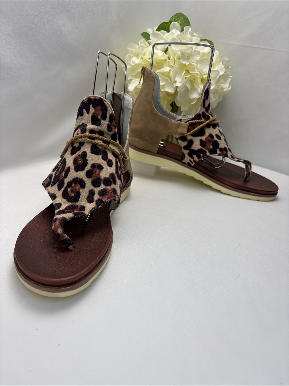 Leopard Print Womens 11 Toe-Loop Sandals with Suede Back - Leopard/Brown‎ #465